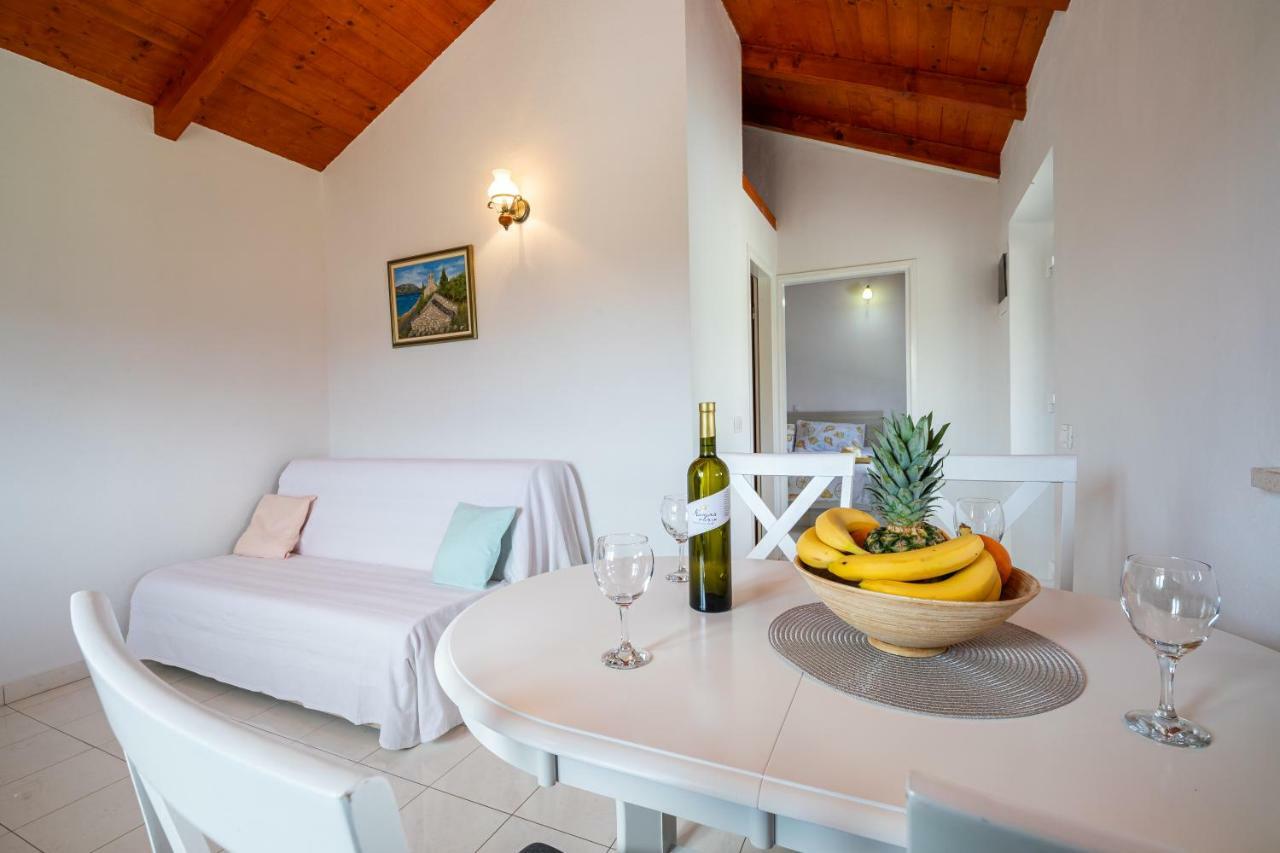 Vineyard House & Olive Grove House Βίλα Račišće Εξωτερικό φωτογραφία
